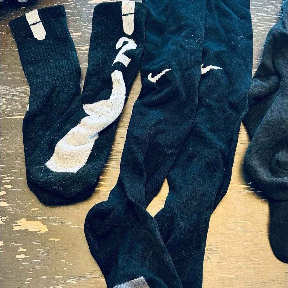 8 pair of kids baseball, soccer socks. Grade/Middle school aged. - Picture 5 of 8